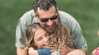 Σε παραδοσιακό ξενοδοχείο στο Ναύπλιο | Ο Γιώργος Χρανιώτης απαθανατίζει τον γιο του στις διακοπές τους