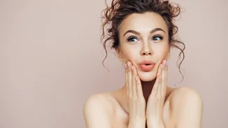 5 λόγοι που μια καλή skincare ρουτίνα μπορεί να ωφελήσει και την ψυχική σου υγεία