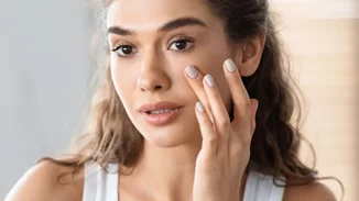 Τα καλύτερα αντηλιακά με χρώμα που θα αντικαταστήσουν το foundation αυτό το καλοκαίρι