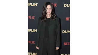 Η Courteney Cox επέστρεψε στο στούντιο των Friends | Η έκπληξη στους fans μέσα στο Central Perk