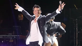 Σάκης Ρουβάς | Η νύφη που τον έριξε στα πατώματα