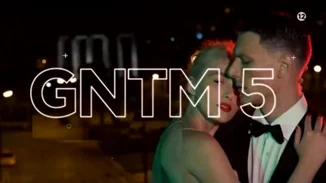 GNTM | Η νέα κριτική επιτροπή ποζάρει για πρώτη φορά μαζί! Δείτε τις φωτογραφίες