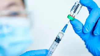 Επικαιροποιημένα εμβόλια κορονοϊού | Ποιο να κάνεις ανάλογα με το πότε νόσησες