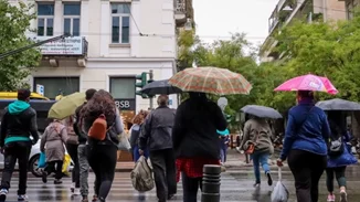Συννεφιά σήμερα με τοπικές βροχές και καταιγίδες - Νέα επιδείνωση του καιρού το Σαββατοκύριακο