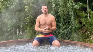 Στο μακρινό 1994 | Ο Κωνσταντίνος Αργυρός με μαγιό στην παραλία