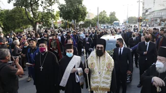 Ρίγη συγκίνησης στα Χανιά για τον Μίκη Θεοδωράκη | Λαϊκό προσκύνημα - Δάκρυα, χειροκροτήματα και τραγούδια (εικόνες - βίντεο)