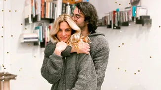 Η Μαίρη Συνατσάκη κρατά τη νεογέννητη κόρη της αγκαλιά στην πιο cute φωτογραφία του 2023