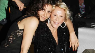 Aίθρα Λυκουρέζου | Περιγράφει τις τελευταίες στιγμές της Ζωής Λάσκαρη - "Η μαμά δεν ξύπνησε"