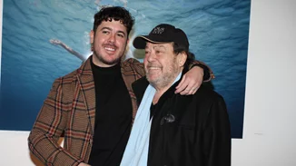 Μιχαήλ Βαρθακούρης | Κόρη διάσημου Έλληνα ηθοποιού ήταν η μούσα του στην πρώτη του έκθεση φωτογραφίας