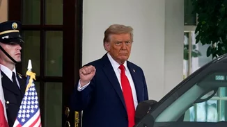 Ο Ντόναλντ Τραμπ "άρχισε τις προετοιμασίες" για συνάντηση Πούτιν και Ζελένσκι