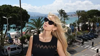 Δούκισσα Νομικού | Το σαμπουάν που τη βοηθά να διατηρεί τη λάμψη αλλά και τη δύναμη των (φρεσκοβαμμένων) μαλλιών της