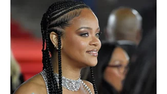 Rihanna | Εντυπωσίασε και πάλι με το νέο της pixie κούρεμα