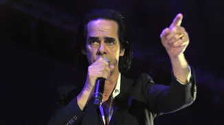 Ο Nick Cave δανείζει τη φωνή του στο Δάσος σε διαδικτυακή θεατρική παράσταση