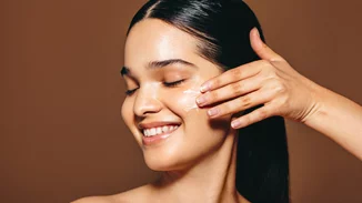 Skincare 2025 | Οι τάσεις που επαναπροσδιορίζουν τη φροντίδα της επιδερμίδας