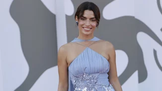 Η Τόνια Σωτηροπούλου με το εντυπωσιακό MIRO φόρεμα που επέλεξε για το κόκκινο χαλί του φεστιβάλ Βενετίας