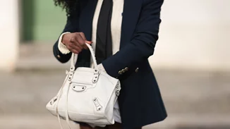 Το blazer που θα φορέσεις περισσότερο την άνοιξη έχει αυτό το χρώμα