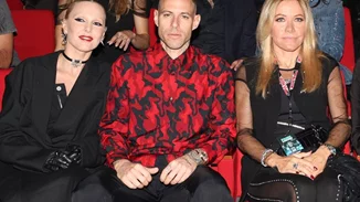 Γυμνασμένος γεμάτος τατουάζ | Ο Πάρις Κασιδόκωστας στην παραλία