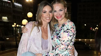 Αθηνά Οικονομάκου | Στη θεατρική πρεμιέρα της καλής της φίλης, Λένας Δροσάκη