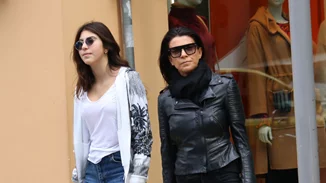 Η Μαρίνα Βερνίκου με ροκ εμφάνιση σε βόλτα με την πανύψηλη κόρη της, Ντεμήλια - Η καταπληκτική ομοιότητά τους