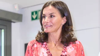 Η βασίλισσα Letizia με το σακάκι από τη Massimo Dutti που θα αναβαθμίσει τα ανοιξιάτικα looks σου