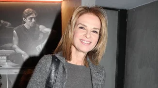 Η Πέγκυ Σταθακοπούλου ποζάρει με μαγιό σε μία μαγευτική παραλία