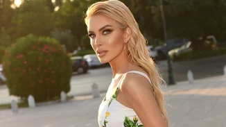 To mermaid blue μακιγιάζ της Κατερίνας Καινούργιου είναι η πιο stylish πρόταση για το καλοκαίρι