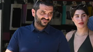 Χρύσα Μιχαλοπούλου | Η σύντροφος του Λεωνίδα Κουτσόπουλου φόρεσε το στραπλες στην πιο glam εκδοχή του