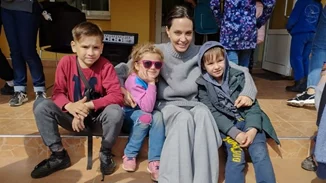 Ουκρανία | Η Angelina Jolie στη Λβιβ για να συναντήσει εκτοπισμένους