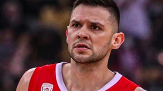 Μάρτυρας τροχαίου ο Κώστας Παπανικολάου - Απασχόλησε δυο παιδιά για να μην αντιληφθούν τον τραυματισμό της μητέρας τους