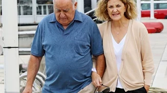 "Mr. ZARA" | Ο άνδρας που πουλούσε ρόμπες πόρτα-πόρτα έχει ένα ενδιαφέρον success story