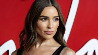 We Ask the Pros | Πώς να πετύχεις το φυσικά λαμπερό μακιγιάζ που κάνουν τώρα όλα τα it girls σύμφωνα με τον Σταμάτη Ορφανούδη