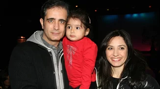 Ίδια η μαμά της | Η κόρη του Σωκράτη Αλαφούζου και της Βάσως Γουλιελμάκη έγινε 20 ετών