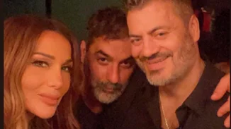 Δέσποινα Βανδή και Βασίλης Μπισμπίκης δεν κρύβονται πια | Η κουμπαριά, το "ευχαριστώ" και η κοινή  φωτογραφία