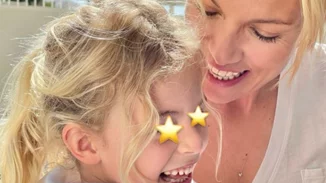 Μπιάνκα Κρασσά | Η κατάξανθη κόρη της Βίκυς Καγιά είναι στιλάτη από κούνια (pics)