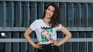 BE SHERO | Η Χριστίνα Φλαμπούρη φορά τη νέα limited συλλογή της Answear.LAB και μιλά για τις γυναίκες που την εμπνέουν