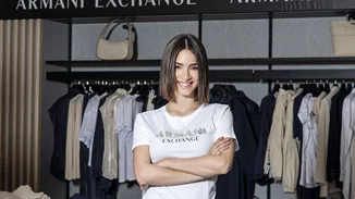 Λουλούδια, χρώματα και λάμψη | Η Αντιγόνη Νεοφύτου σου προτείνει τα πιο stylish looks για την άνοιξη