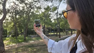 Ανακαλύπτοντας τις νέες τάσεις στο street style με το Samsung Galaxy Z Flip5