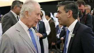 Ο Βασιλιάς Κάρολος πήρε θέση για τα Μάρμαρα του Παρθενώνα;- Η γραβάτα με τις ελληνικές σημαίες την επομένη της κόντρας Μητσοτάκη-Σούνακ