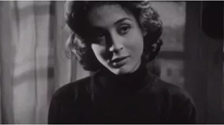 Έλλη Λαμπέτη | Με καρό πουκάμισο και μαντήλι στον λαιμό στο Λονδίνο, πριν από 71 χρόνια