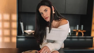 Η Χριστίνα Μπόμπα δοκίμασε μια από τις πιο αμφιλεγόμενες τάσεις μακιγιάζ