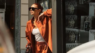 Έβελυν Καζαντζόγλου | Το σύνολό της σε earthy tones είναι η τέλεια επιλογή για κομψές πρωινές εμφανίσεις