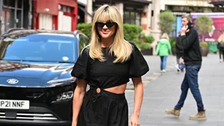 Τα φορέματα με κομψά cutouts είναι η τάση που πρέπει να δοκιμάσετε φέτος το καλοκαίρι