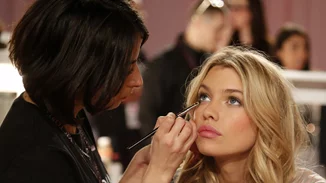 Το απόλυτο beauty hack για φυσικά σαρκώδη χείλη