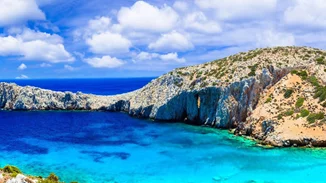 Όλοι αποθεώνουν το ελληνικό "νησί των πειρατών" γιατί τα έχει όλα