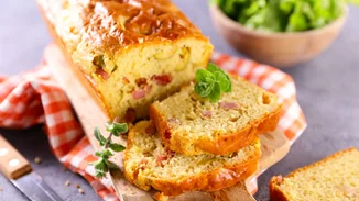 Έχεις δοκιμάσει αλμυρό κέικ με γιαούρτι; Η πιο εύκολη συνταγή από τον Άκη Πετρετζίκη