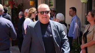 "Με κυνηγούν, για δύο κοριτσάκια που έκαναν κουτσομπολιό"