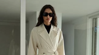 Αυτή η καμπαρντίνα από τη Mango είναι το ιδανικό πανωφόρι για τα ανοιξιάτικα looks σου