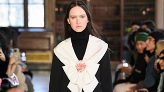 Το 2024 θα φορέσουμε σίγουρα φιόγκους | Πώς θα υιοθετήσεις την κορυφαία τάση της μόδας