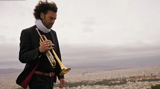 Ανδρέας Πολυζωγόπουλος | "Νιώθω χρέος μου όταν παίζω να μπορεί ο κόσμος να μυρίζει θάλασσα"