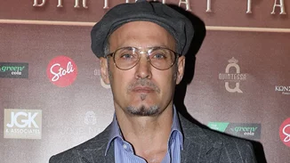 Σπύρος Πώρος | "O Mario Testino μού ζήτησε να του κάνω μασάζ. Του είπα "κάνε μασάζ μόνος σου"